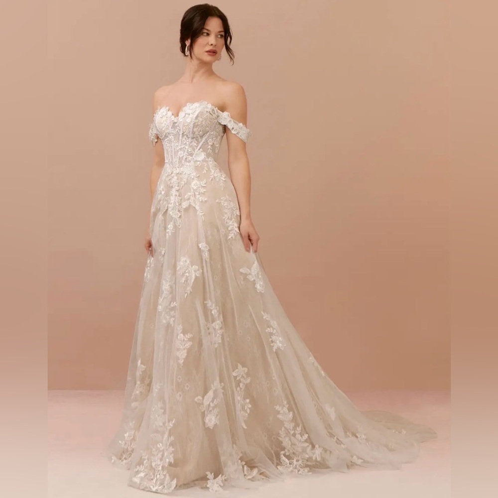 Azazie Florentina Wedding Dress – Size A2 – Unaltered – Diamond White/Champagne